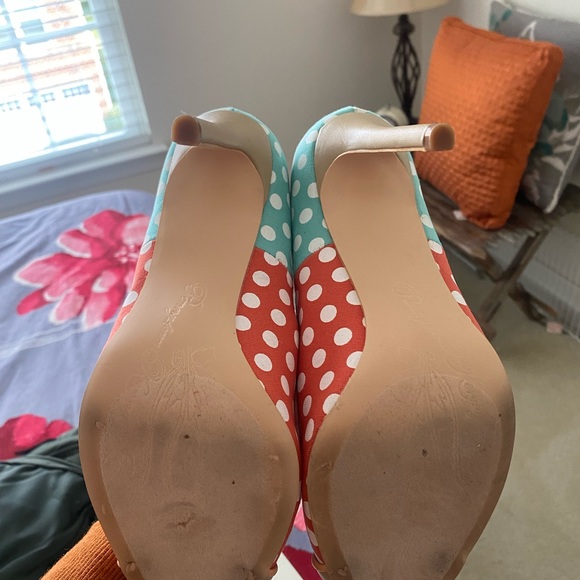 Cute dotted heels! - Picture 3 of 4